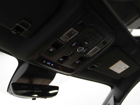 Used 2023 Chevrolet Tahoe Premier AWD/4WD image 28