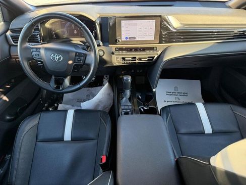 Used 2025 Toyota Camry SE image 13