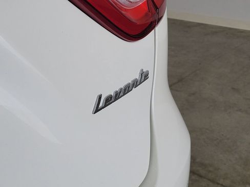 Used 2020 Maserati Levante image 8