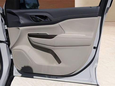 Used 2021 GMC Acadia Denali w/ Denali Technology Package image 30