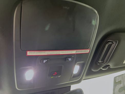 Used 2025 Toyota Camry SE w/ Convenience Package image 21