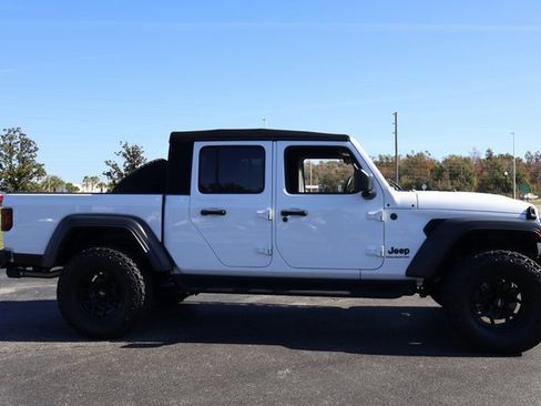 Used 2024 Jeep Gladiator Sport image 8