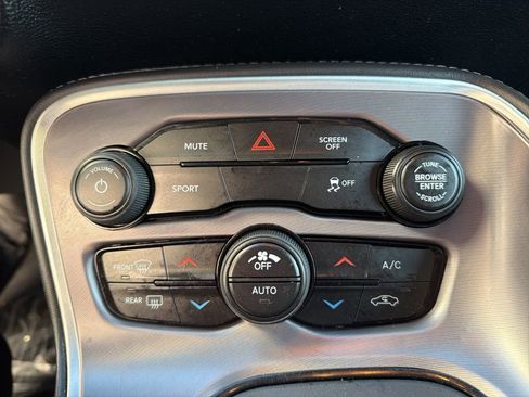 Used 2019 Dodge Challenger SXT image 21