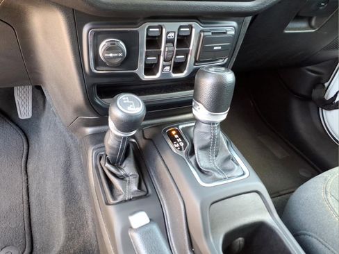 Used 2024 Jeep Wrangler Unlimited Sport AWD/4WD image 28