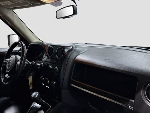 Used 2016 Jeep Patriot Sport FWD image 21