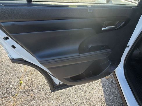 Used 2020 Toyota Highlander XLE image 20