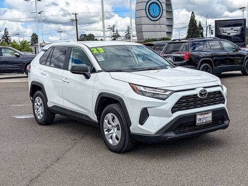 Used 2023 Toyota RAV4 LE AWD/4WD image 5