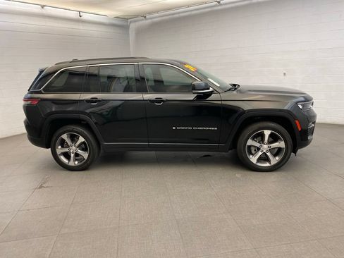 Certified 2024 Jeep Grand Cherokee Limited AWD/4WD image 9