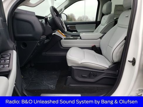 New 2025 Ford Expedition Max Platinum w/ Platinum Ultimate Package AWD/4WD image 15