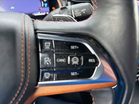 Used 2023 Jeep Grand Cherokee Summit AWD/4WD image 33