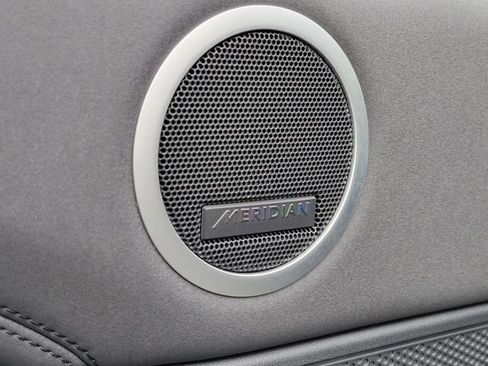 Used 2024 Land Rover Discovery S image 28