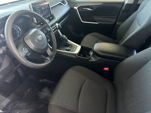Used 2025 Toyota RAV4 XLE AWD/4WD image 9