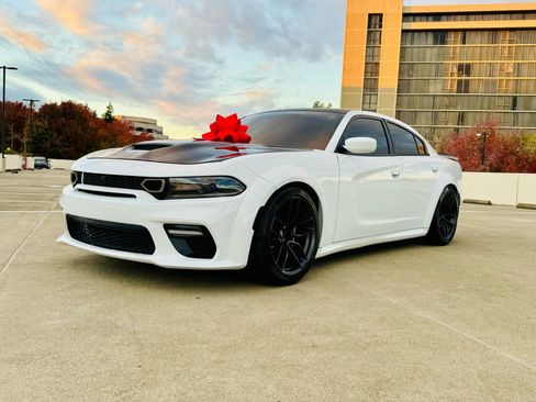 Used 2017 Dodge Charger R/T RWD image 6