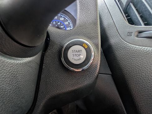 Used 2013 INFINITI G37 Journey w/ Premium Pkg image 31