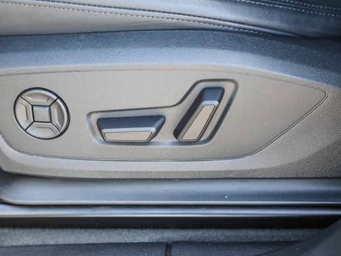 Used 2024 Audi Q3 2.0T Premium w/ Convenience Package image 19