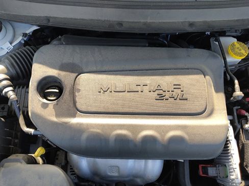 Used 2019 Jeep Cherokee Latitude w/ Popular Appearance Group AWD/4WD image 30