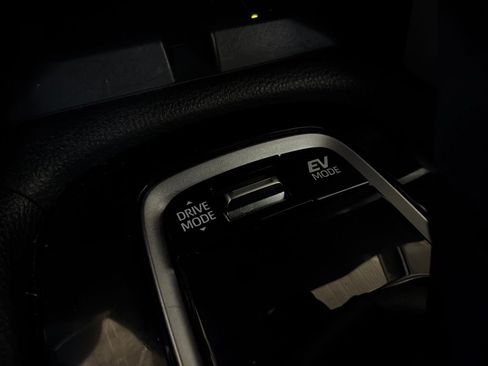 Used 2024 Toyota Corolla Cross AWD Hybrid image 29