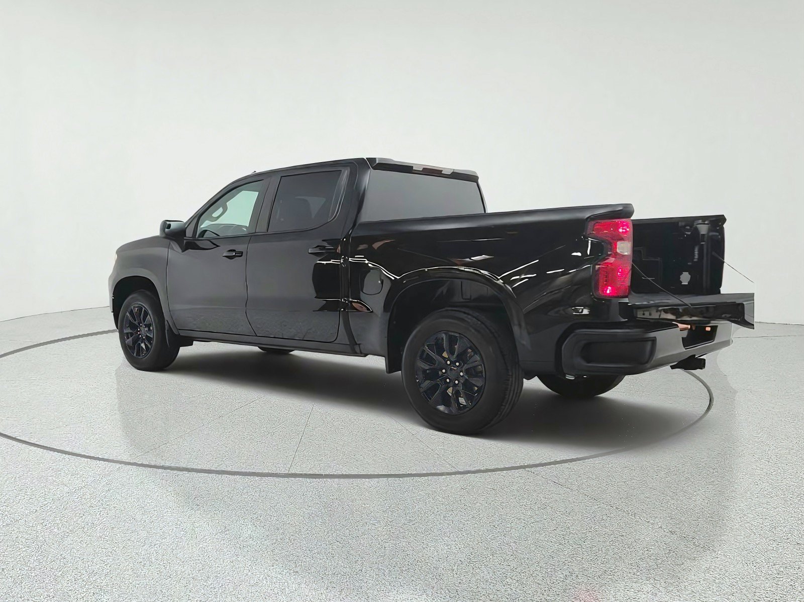 Used 2024 Chevrolet Silverado 1500 LT AWD/4WD image 7