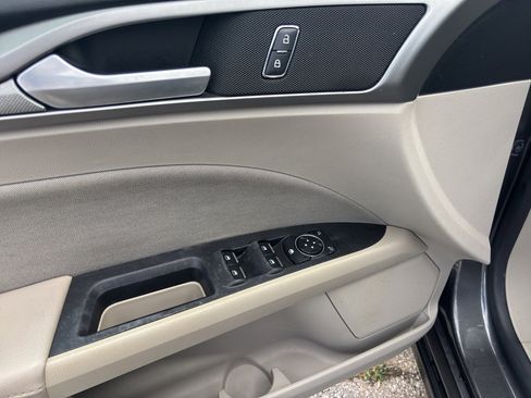 Used 2019 Ford Fusion SE image 10