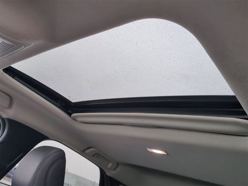 Used 2024 MAZDA CX-30 AWD 2.5 S w/ Premium Package image 18