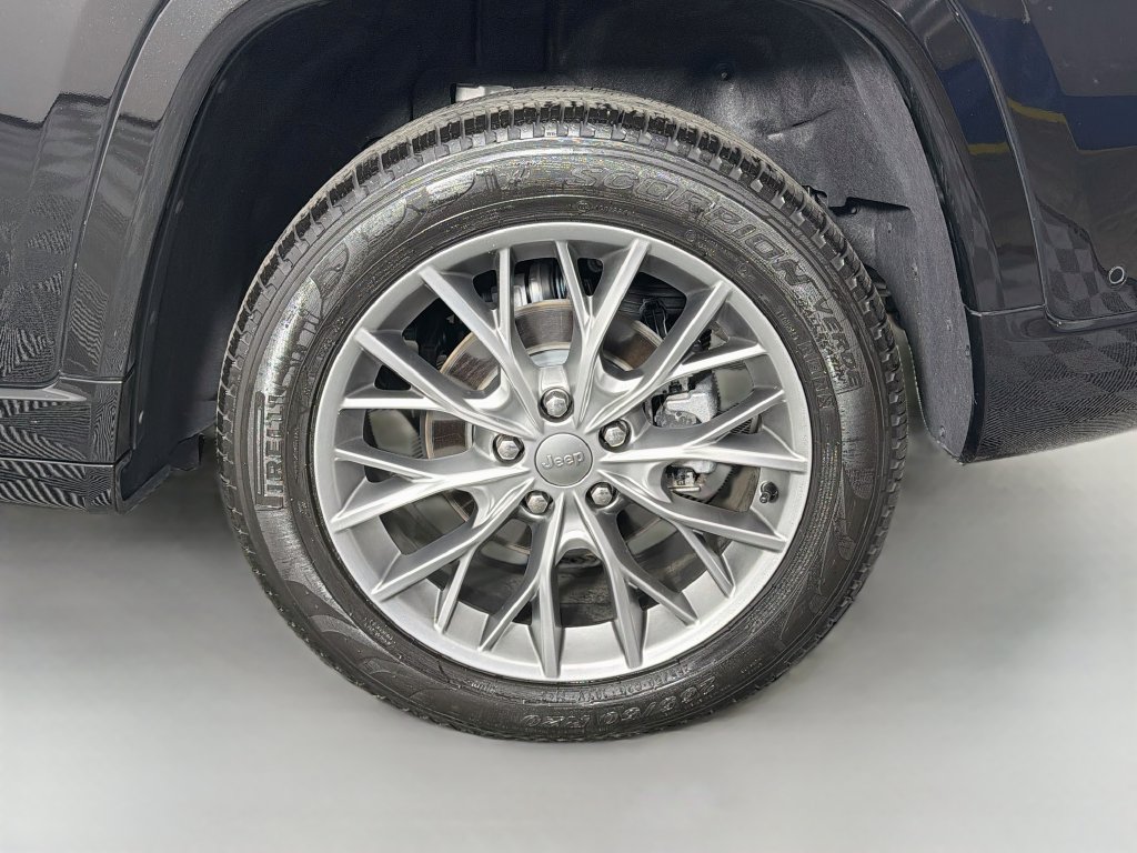 Used 2025 Jeep Grand Cherokee Summit w/ Adv Protech Group IV AWD/4WD image 32