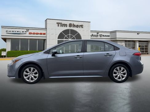 Used 2022 Toyota Corolla LE image 2