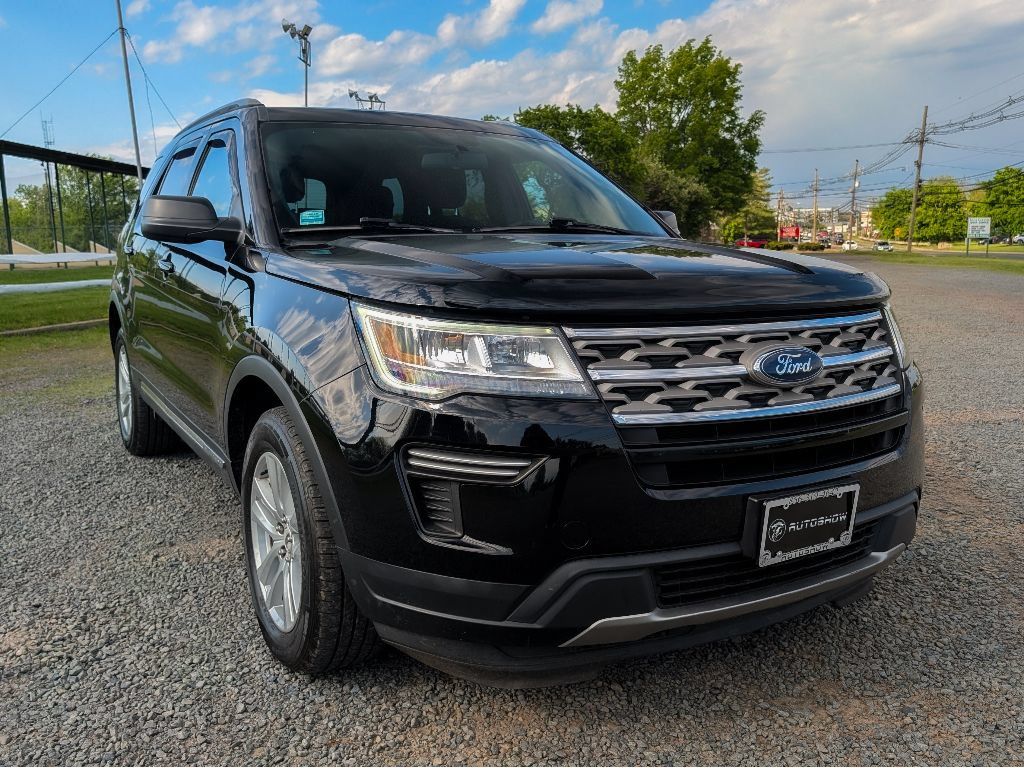 Used 2018 Ford Explorer XLT AWD/4WD image 3
