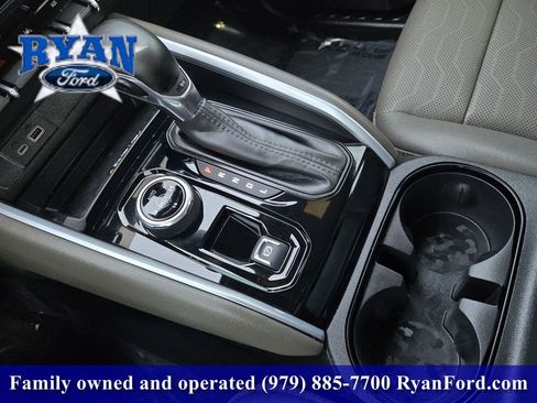 Used 2025 Chevrolet Colorado ZR2 w/ Technology Package AWD/4WD image 15