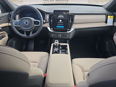 New 2026 Volvo XC90 T8 Plus w/ Protection Package Premier AWD/4WD image 10