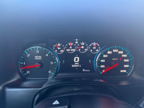 Used 2020 Chevrolet Suburban Premier image 16