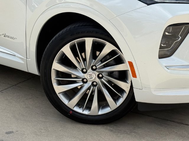 Used 2024 Buick Envision Avenir AWD/4WD image 2
