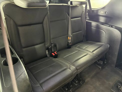 Used 2023 Chevrolet Suburban Premier AWD/4WD image 38