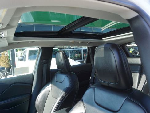 Used 2019 Jeep Cherokee Latitude Plus image 18