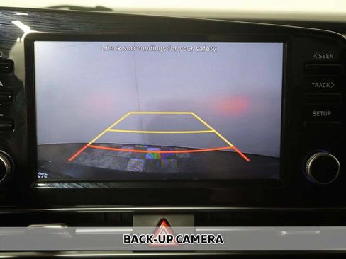 Used 2022 Hyundai Elantra SEL w/ Convenience Package FWD image 5