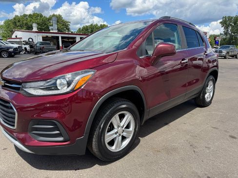 Used 2017 Chevrolet Trax LT w/ LT Convenience Package AWD/4WD image 9
