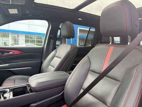 Used 2024 Chevrolet Traverse RS FWD image 16