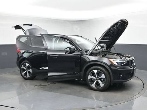 Used 2025 Volvo XC40 B5 Plus AWD/4WD image 51