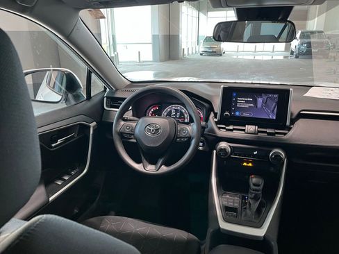 Used 2025 Toyota RAV4 XLE AWD/4WD image 39