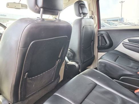 Used 2013 Chrysler Town & Country Touring FWD image 13