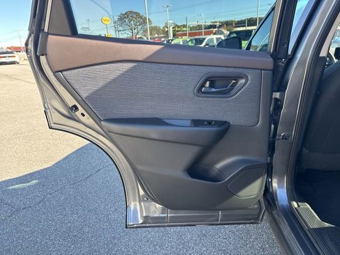 Used 2023 Nissan Rogue S image 15