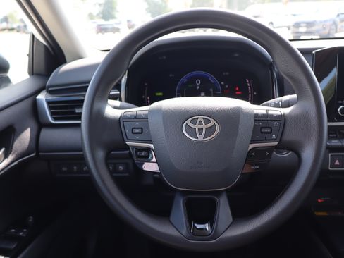 Used 2025 Toyota Camry LE FWD image 14