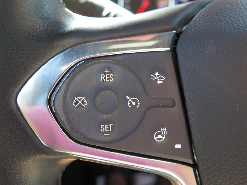 Used 2023 Chevrolet Traverse Premier FWD image 14