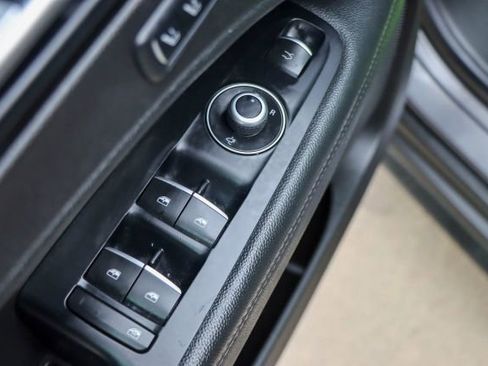 Used 2019 Alfa Romeo Stelvio image 9