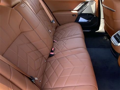 New 2025 BMW i7 xDrive60 image 13