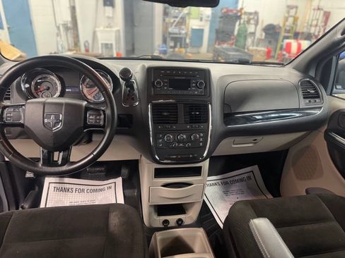 Used 2015 Dodge Grand Caravan SE FWD image 31