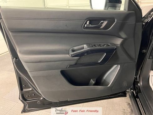 Used 2025 Nissan Pathfinder SV FWD image 28
