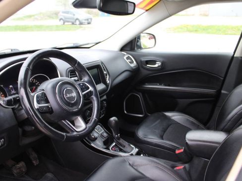 Used 2017 Jeep Compass Latitude w/ Popular Equipment Group AWD/4WD image 19