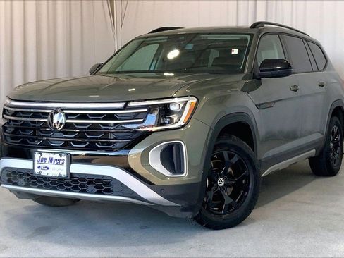 Used 2024 Volkswagen Atlas Peak Edition SE image 12