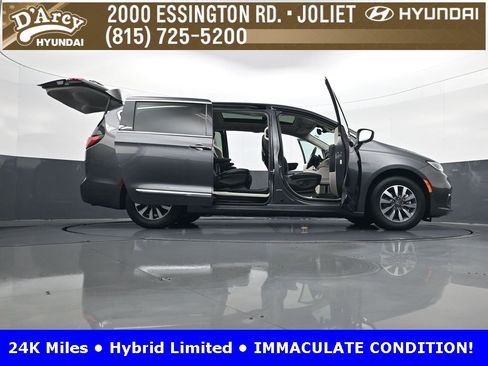 Used 2022 Chrysler Pacifica Limited image 34