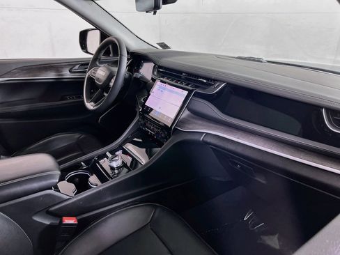 Used 2022 Jeep Grand Cherokee Limited w/ Luxury Tech Group II image 29